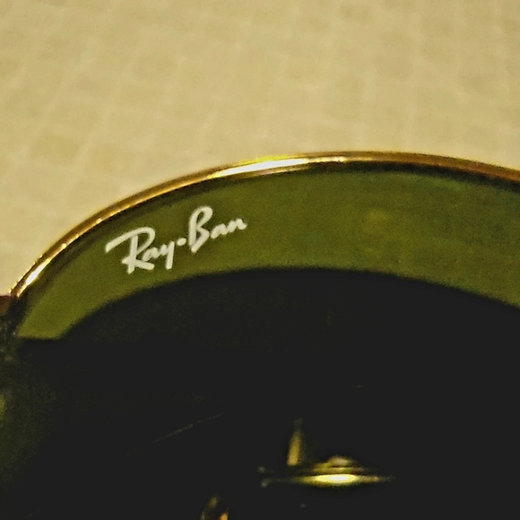 SOLD Ray-Ban Round Sunglasses - Picture 2 of 7